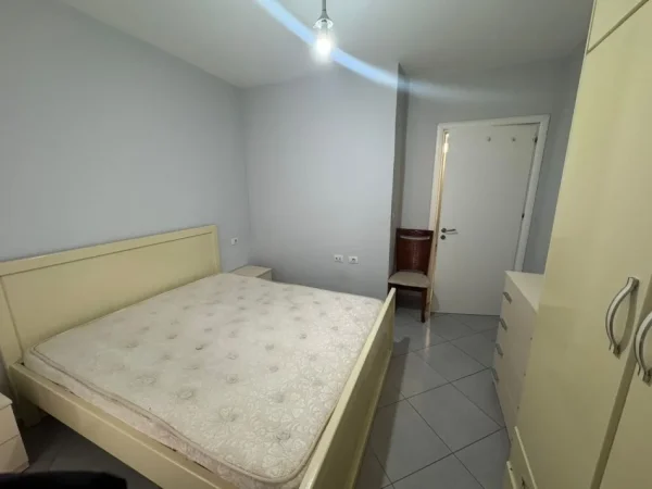 Tirane, jepet me qera apartament 1+1+Ballkon Kati 2, 57 m² 450 € (don bosco)