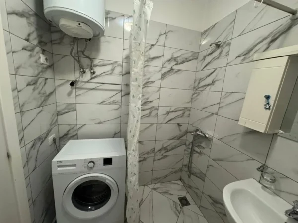 Tirane, jepet me qera apartament 1+1+Ballkon Kati 2, 57 m² 450 € (don bosco)