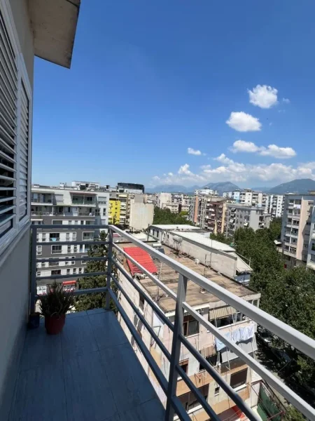 Tirane, jepet me qera 2+1+Ballkon , 95 m² 550 € (Yzberisht (Pallati Dilo))