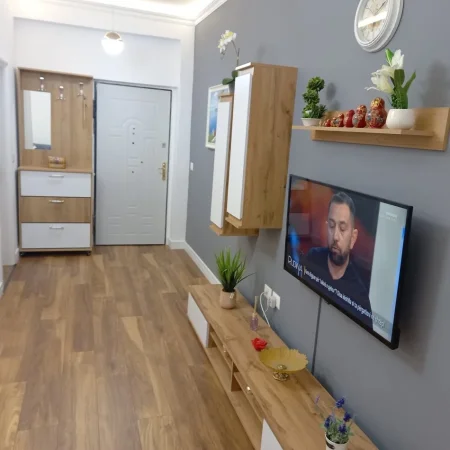 Tirane, jepet me qera apartament 1+1 Kati 4, 70 m² 750 € (Rruga Margarita Tutulani)