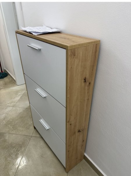 Tirane, ofertë Mobilje për këpucë 50 €