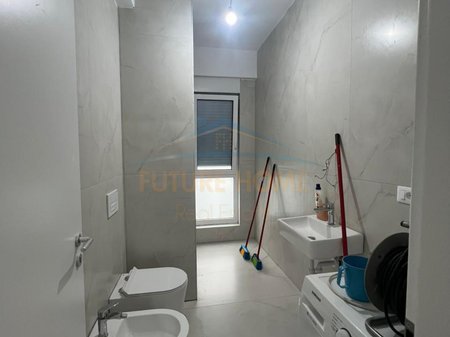 Tirane, jepet me qera apartament 2+1+Ballkon Kati 2, 110 m² 630 € (Fresku)