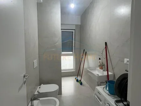 Tirane, jepet me qera apartament 2+1+Ballkon Kati 2, 110 m² 630 € (Fresku)