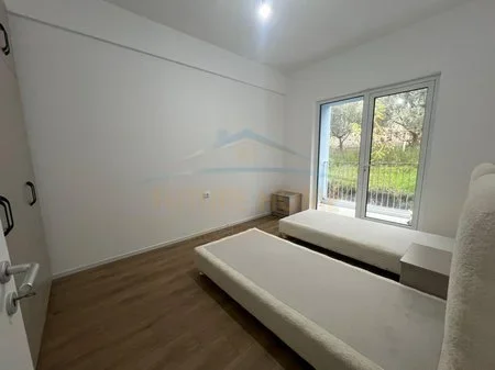 Tirane, jepet me qera apartament 2+1+Ballkon Kati 2, 110 m² 630 € (Fresku)