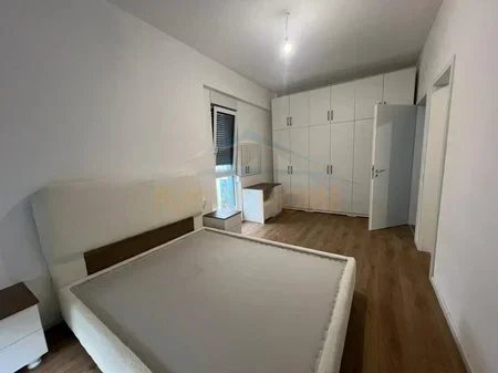 Tirane, jepet me qera apartament 2+1+Ballkon Kati 2, 110 m² 630 € (Fresku)