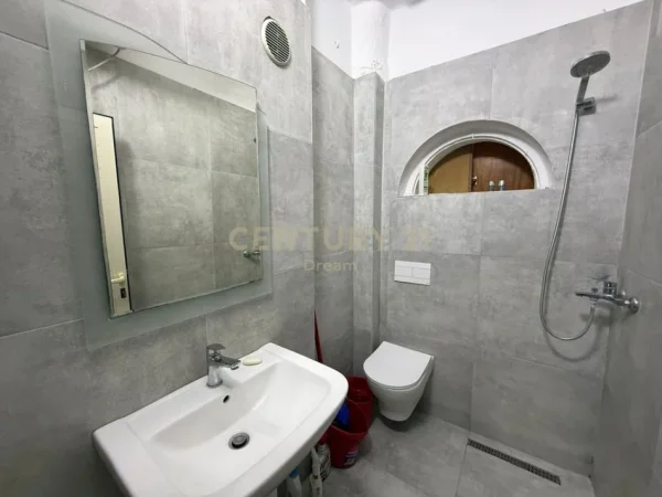 Tirane, jepet me qera apartament 1+1 Kati 4, 50 m² 500 € 