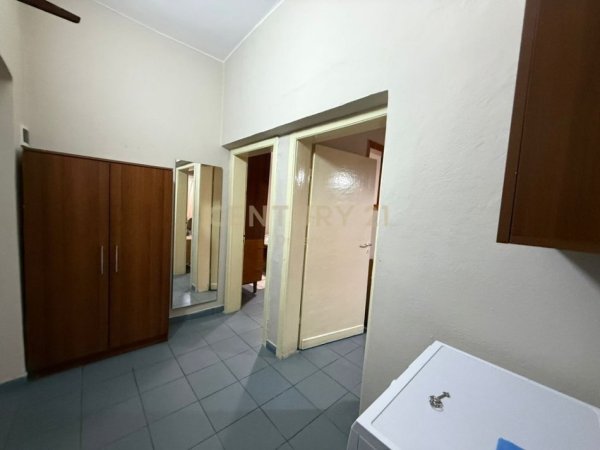 Tirane, jepet me qera apartament 1+1 Kati 4, 50 m² 500 € 