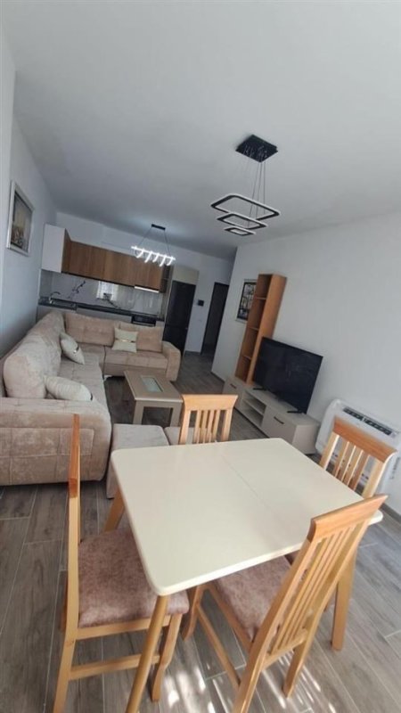 Tirane, jepet me qera apartament 1+1+Ballkon Kati 8, 70 m² 400 € (Bulevardi Blu Kamez)