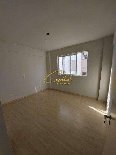 Tirane, jepet me qera Vile 4+1 Kati 2, 340 m² 2.000 € (21 DHJETORI)