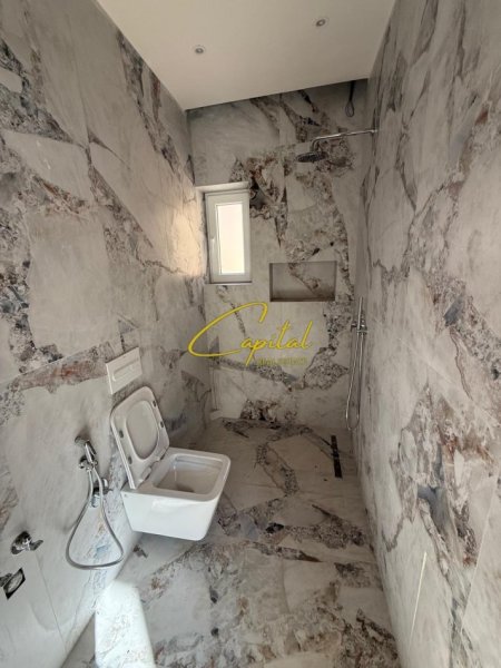 Tirane, jepet me qera Vile 4+1 Kati 2, 340 m² 2.000 € (21 DHJETORI)