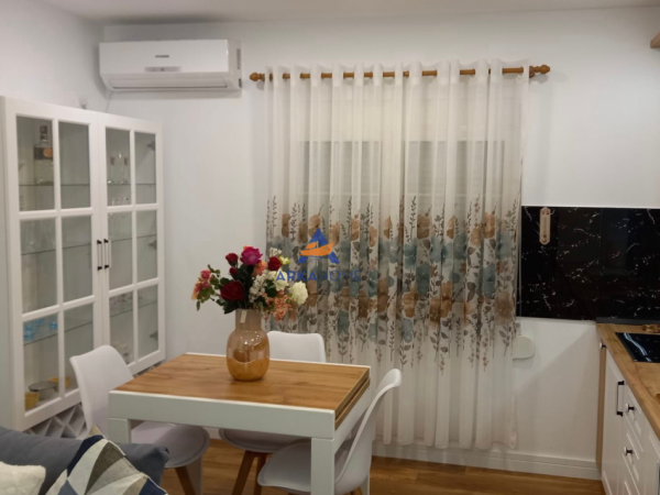 Tirane, jepet me qera apartament 1+1+Ballkon Kati 4, 70 m² 779 € 