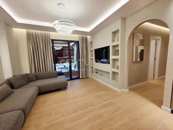 Tirane, jepet me qera apartament 3+1 Kati 5, 120 m² 1.800 € 