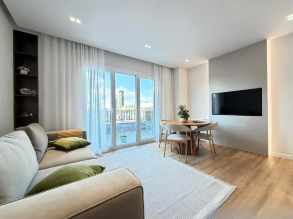 Tirane, jepet me qera apartament 1+1 Kati 4, 75 m² 800 € (pazari i ri)