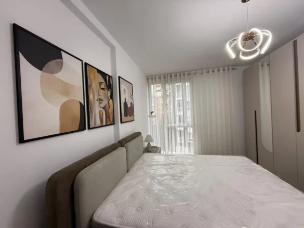 Tirane, jepet me qera apartament 2+1 Kati 4, 86 m² 85.000 LEKE (RRUGA E BARRIKADAVE)