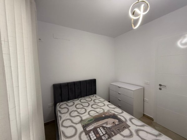 Tirane, jepet me qera apartament 2+1 Kati 4, 85 m² 1.000 € (qender)