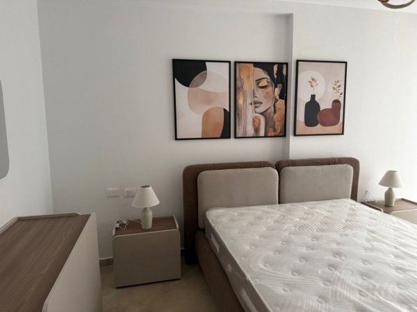 Tirane, jepet me qera apartament 2+1 Kati 4, 85 m² 1.000 € (qender)