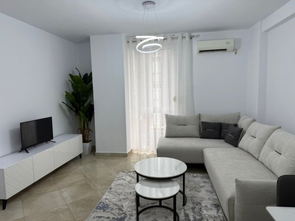 Tirane, jepet me qera apartament 2+1 Kati 4, 85 m² 1.000 € (qender)
