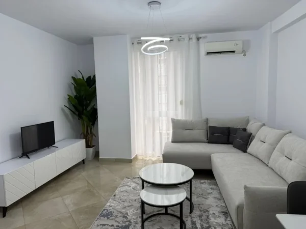 Tirane, jepet me qera apartament 2+1 Kati 4, 85 m² 1.000 € (qender)