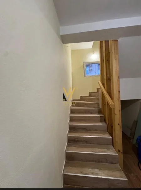 Tirane, jepet me qera apartament 3 Katshe Kati 0, 214 m² 1.100 € (KOMBINAT)