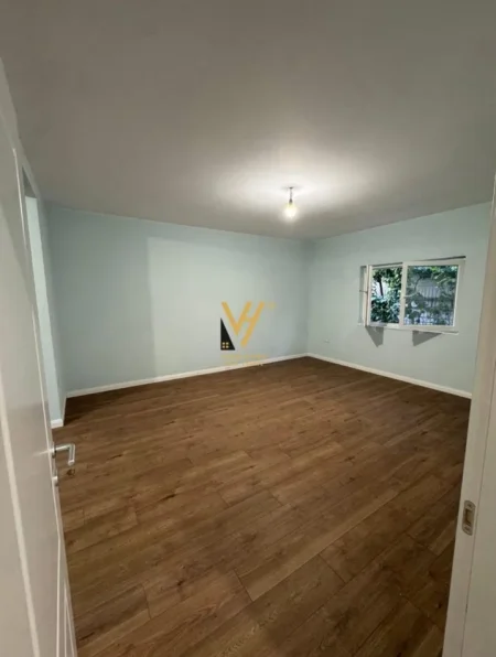 Tirane, jepet me qera apartament 3 Katshe Kati 0, 214 m² 1.100 € (KOMBINAT)