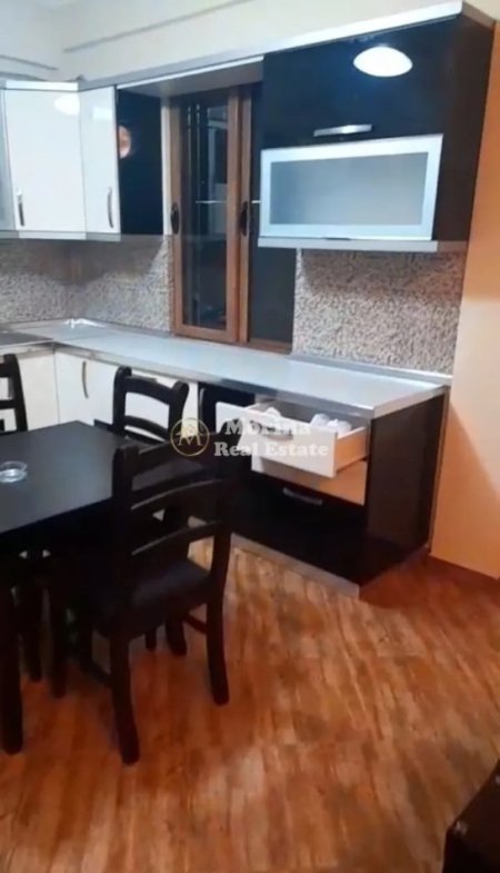 Tirane, jap me qera Vile 2+1 Kati 3, 120 m² 300 € (Instituti Bujqesor)