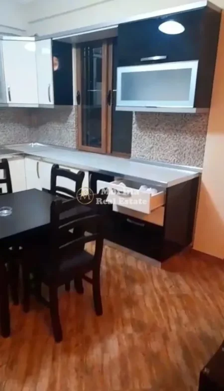 Tirane, jap me qera Vile 2+1 Kati 3, 120 m² 450 € (Instituti Bujqesor)