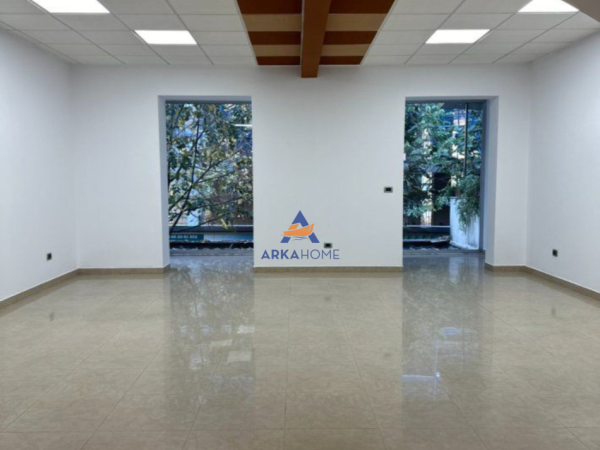 Tirane, jepet me qera ambjent biznesi Kati 2, 100 m² 1.000 € 