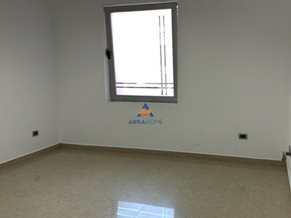 Tirane, jepet me qera ambjent biznesi Kati 2, 100 m² 1.000 € 