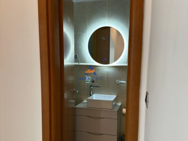 Tirane, jepet me qera ambjent biznesi Kati 2, 100 m² 1.000 € 