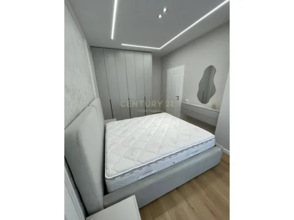 Tirane, jepet me qera apartament 1+1+Ballkon Kati 3, 71 m² 121.000 € (astir nela 5)