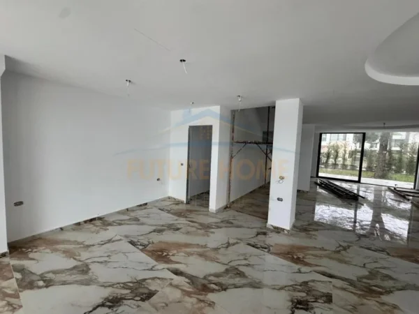 Durres, shitet Vile 5+1 Kati 2, 405 m² 2.500.000 € (San Pietro Residence, Gjiri I Lalëzit)