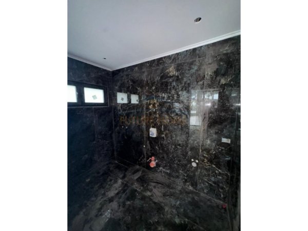 Durres, shitet Vile 5+1 Kati 2, 405 m² 2.500.000 € (San Pietro Residence, Gjiri I Lalëzit)