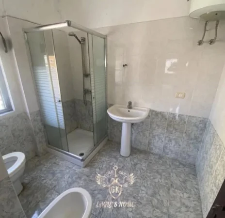 Durres, jepet me qera apartament 2+1+Aneks Kati 8, 300 € (TRREGU FRUTA PERIME)