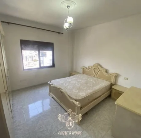 Durres, jepet me qera apartament 2+1+Aneks Kati 8, 300 € (TRREGU FRUTA PERIME)