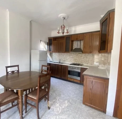 Durres, jepet me qera apartament 2+1+Aneks Kati 8, 300 € (TRREGU FRUTA PERIME)