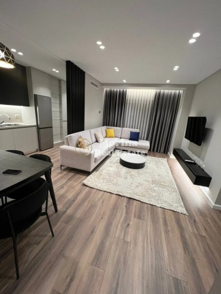 Tirane, jepet me qera apartament 2+1 Kati 7, 80 m² 700 € (Fusha e Aviacionit)