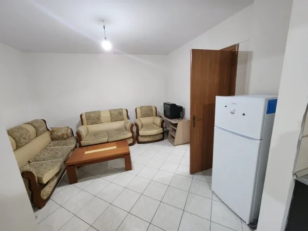 Tirane, jepet me qera apartament 2+1+Ballkon Kati 1, 97 m² 380 € (Foto Xhavella, pallati perball lokal 2 palma)