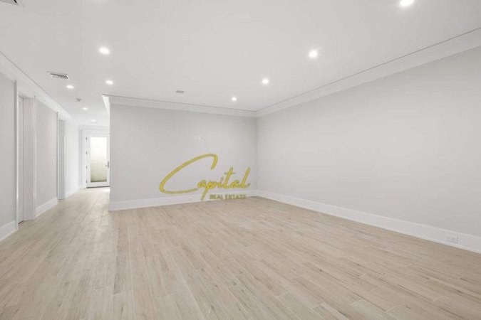 Tirane, jepet me qera dyqan Kati 0, 150 m² 1.000 € (ISH PARKU)