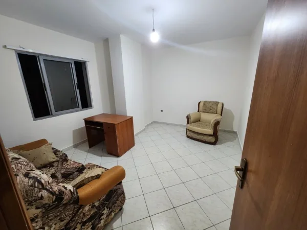 Tirane, jepet me qera apartament 2+1+Ballkon Kati 1, 97 m² 380 € (Foto Xhavella, pallati perball lokal 2 palma)