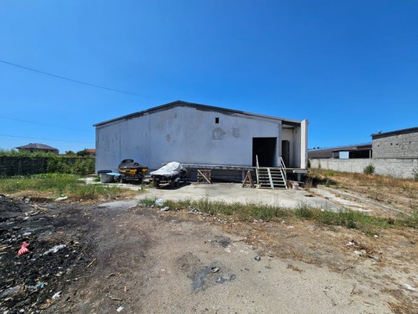 Durres, shitet magazine Kati 0, 4.000 m² 550.000 € 