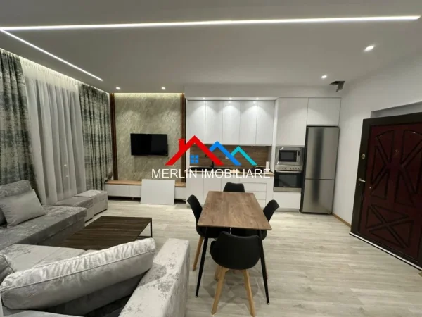 Tirane, jepet me qera apartament 1+1 Kati 1, 55 m² 725 € (RRUGA E DURRESIT,ZOGU I ZI)