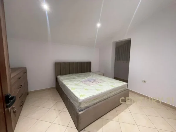 Tirane, jepet me qera apartament 2+1 Kati 2, 60 m² 550 € 
