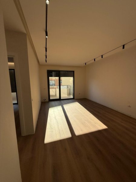 Tirane, shitet apartament 2+1 Kati 3, 118 m² 330.000 € (Liqeni i Thate)