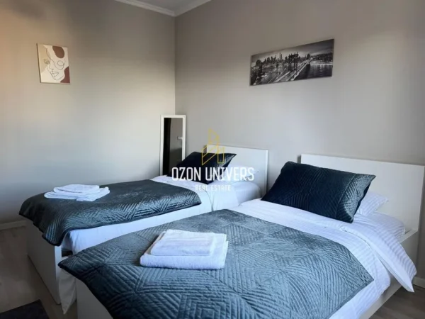 Tirane, jepet me qera apartament 2+1 Kati 3, 120 m² 520 € (Rruga Lord Bajron)