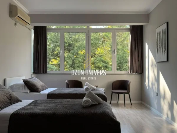 Tirane, jepet me qera apartament 2+1 Kati 3, 120 m² 520 € (Rruga Lord Bajron)