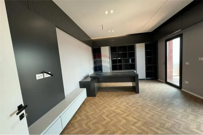 Tirane, jepet me qera zyre Kati 15, 1.500 € 