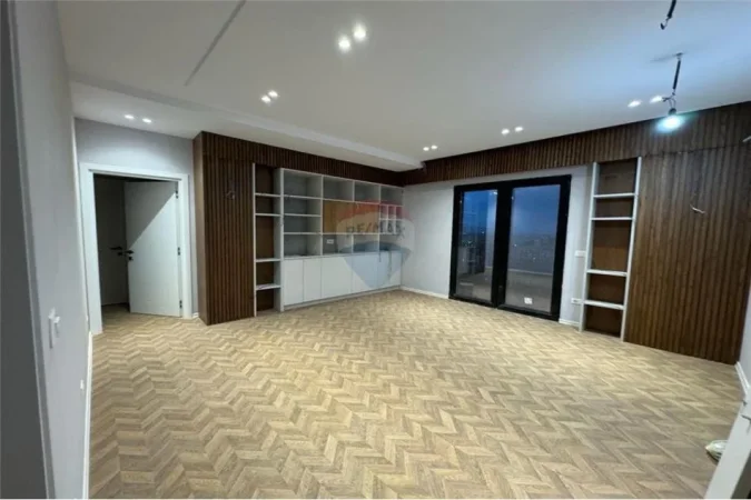 Tirane, jepet me qera zyre Kati 15, 1.500 € 