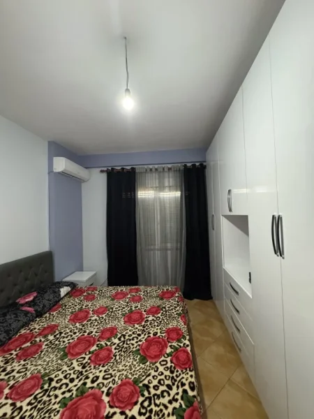 Durres, jepet me qera apartament 1+1+Ballkon Kati 9, 56 m² 400 € (Rruga adria)