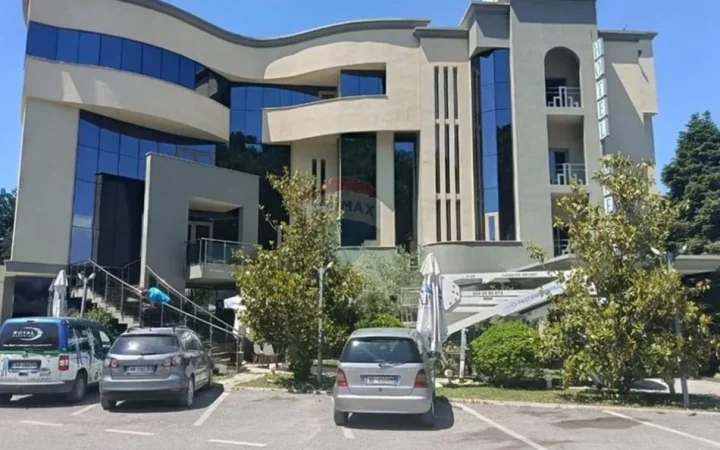 Tirane, shitet ambjent biznesi , 2.865 m² 3.200.000 € 