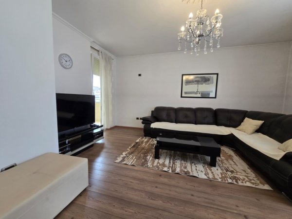Tirane, jepet me qera apartament Kati 6,